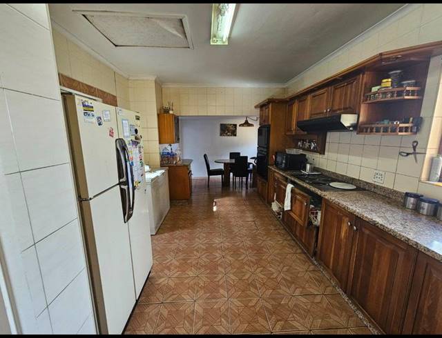 5 BEDROOM HOUSE FOR SALE IN UMHLANGA RIDGE